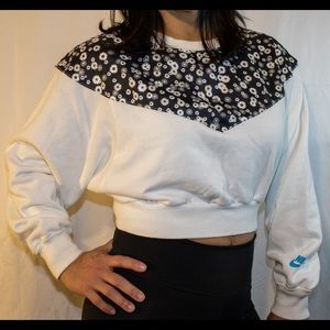 Nike Women’s Floral-Print Cropped Fleece